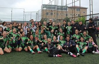 Küçükköyspor kadın futbol takımı şampiyon oldu