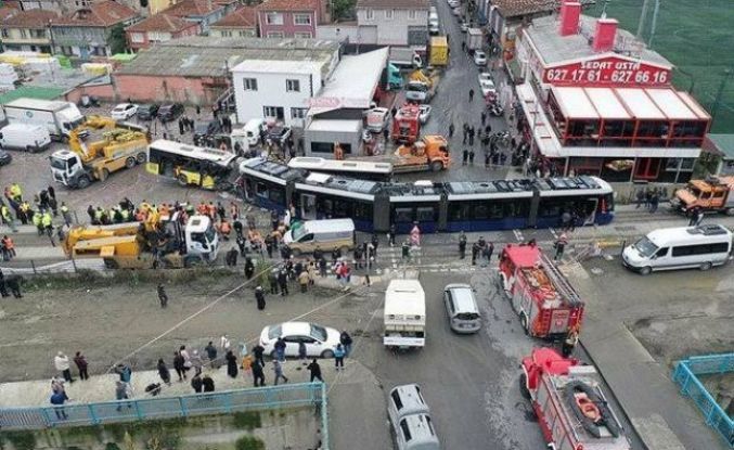 Eyüpsultan'da tramvay ile İETT otobüsü çarpıştı: 33 yaralı var