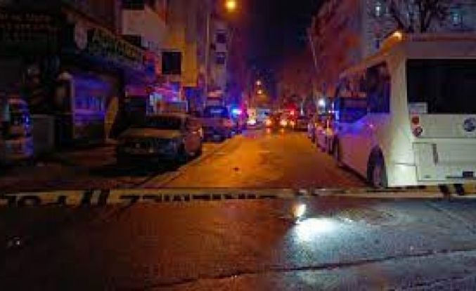 Sultangazi'de silahlı kavgada 1 kişi yaralandı