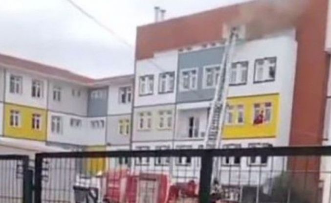 Sultangazi'de okulda yangın paniği