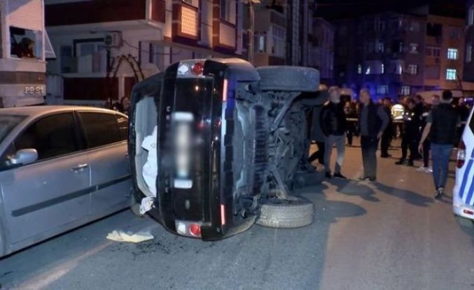 Gaziosmanpaşa'da park halindeki 6 otomobile çarpan sürücü yaralandı