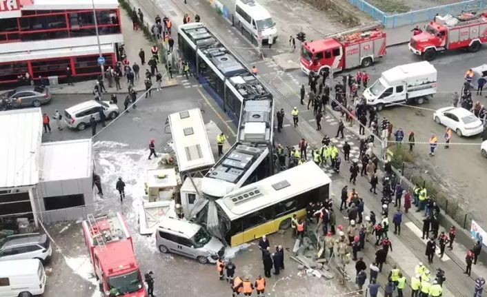 Alibeyköy'de tramvay ve halk otobüsü çarpışmasıyla ilgili keşif yapıldı
